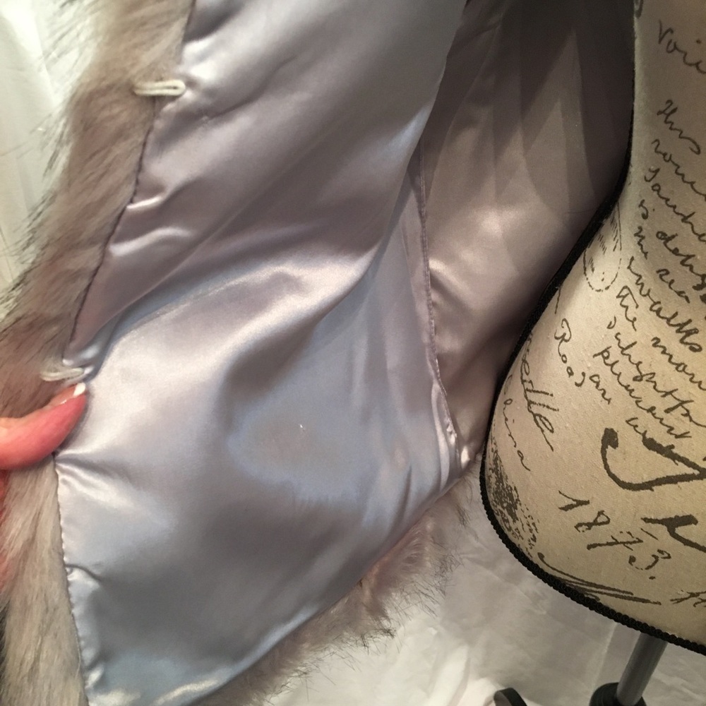 Silver/Gray Faux Fur Vest - Picture 5 of 7